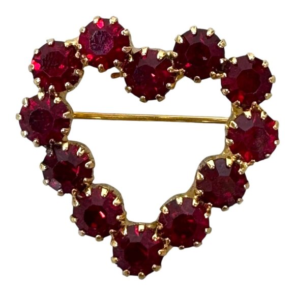 Vintage 1950s Ruby Red Rhinestone HEART BROOCH Czech Gold Tone Pin Valentines - Picture 1 of 5